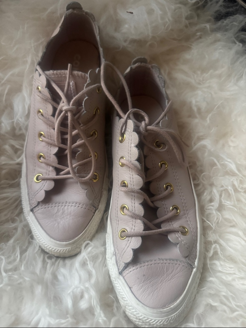 Women's Scalloped Lace-Up Converse Sneakers in Light blush pink